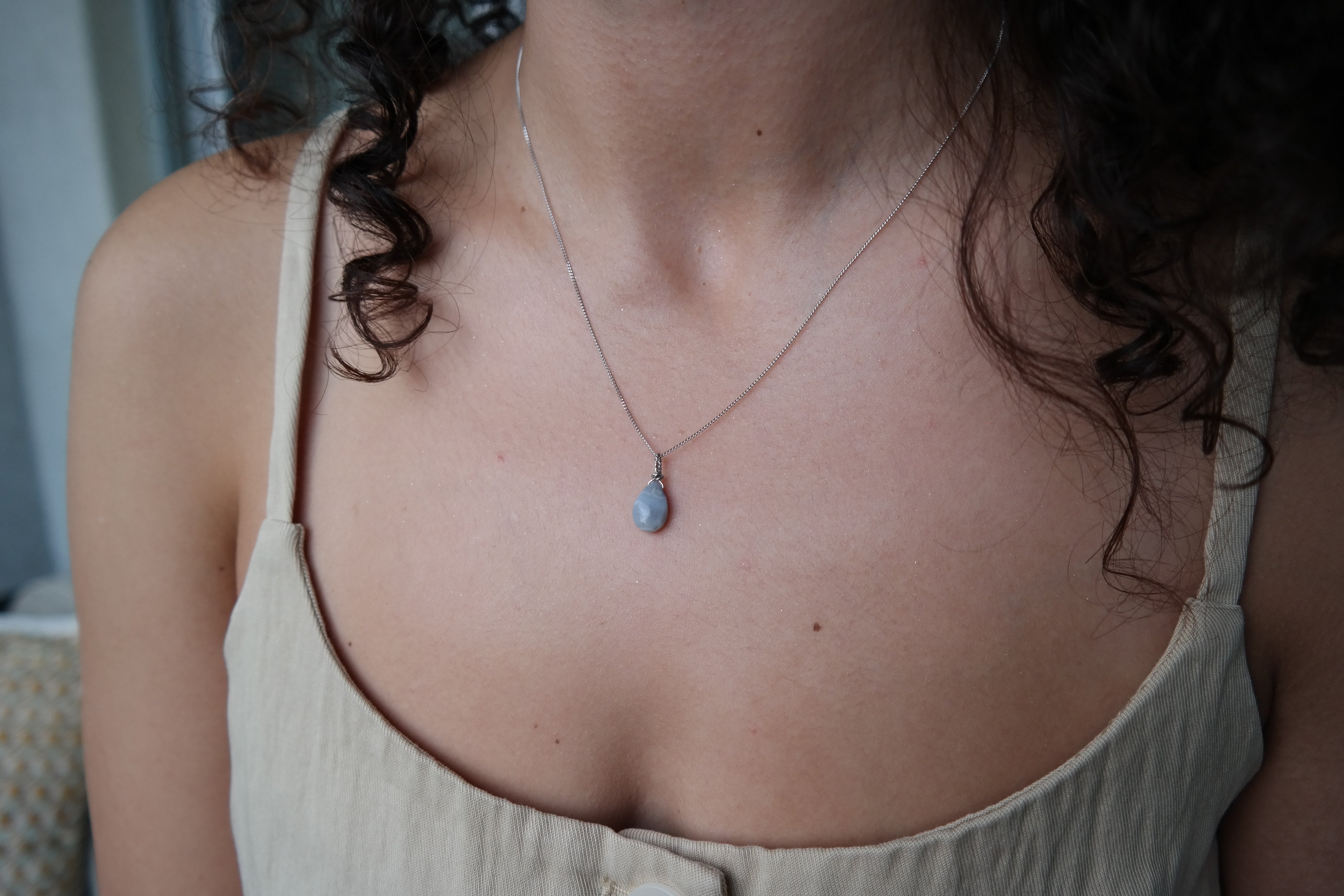 Blauer Opal Kette – Ruhe & Vertrauen