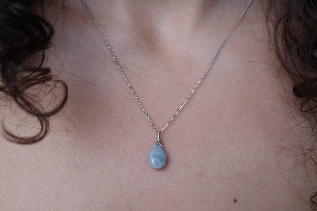 Blauer Opal Kette – Ruhe & Vertrauen